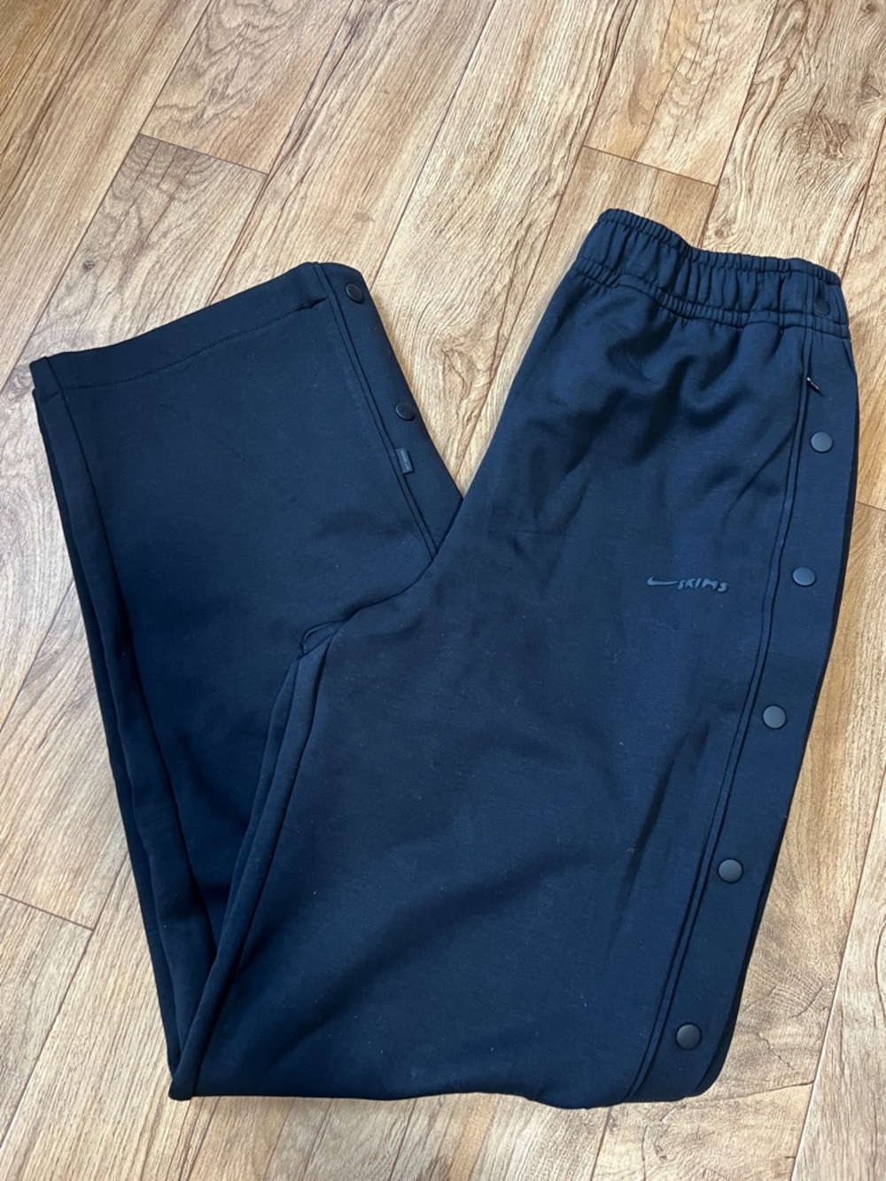 NikeSKIMS Women’s Black Snap-Button Joggers